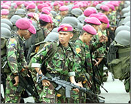 Indonesian marines have
joined troops already in Aceh
Indonesian marines havejoined troops already in Aceh