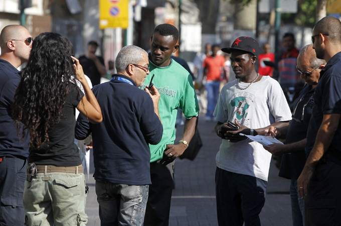 Israeli police and migrants