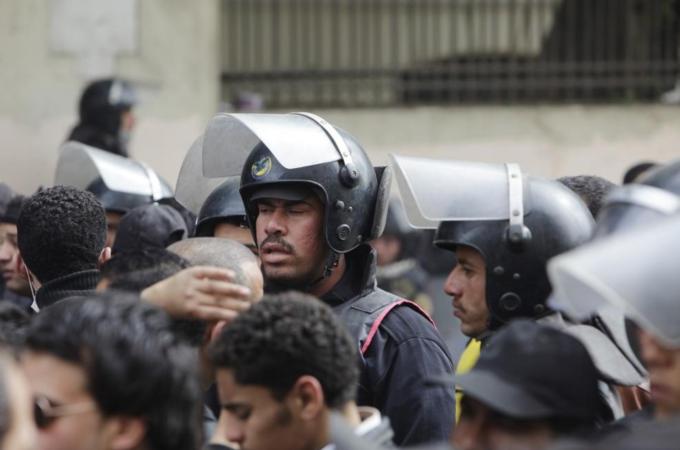 Egyptian Protesters Clash With Police
