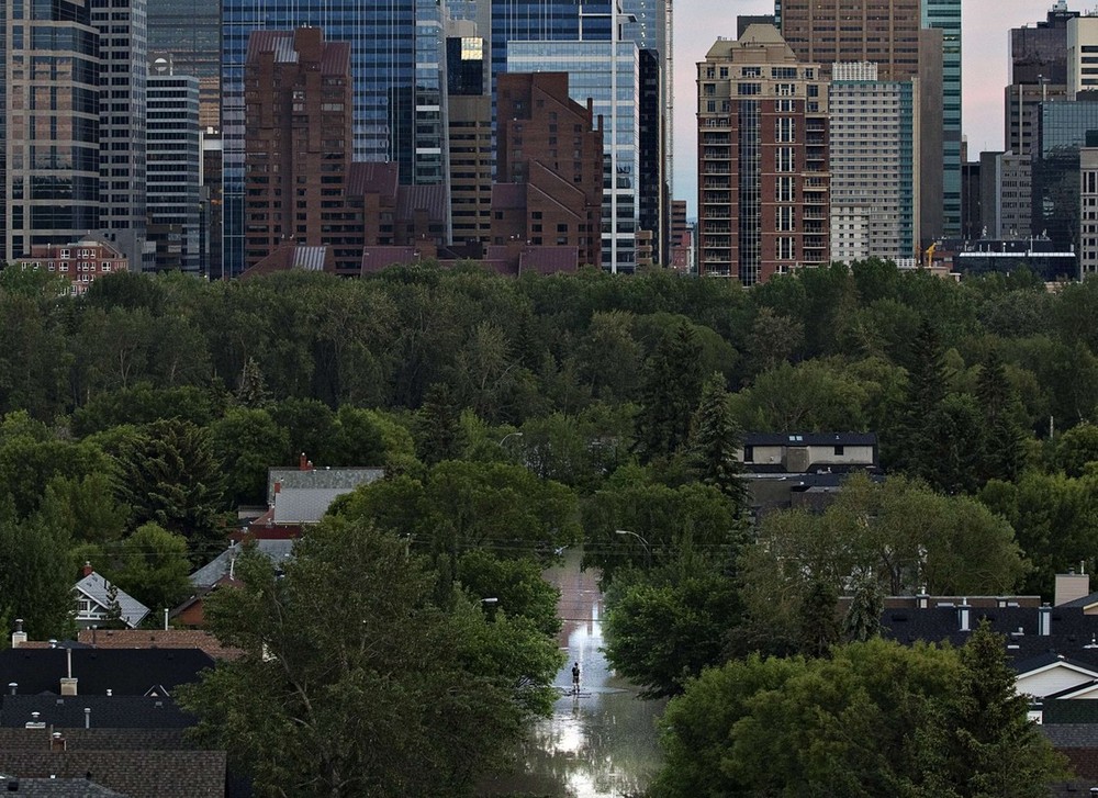 Waters rise downtown