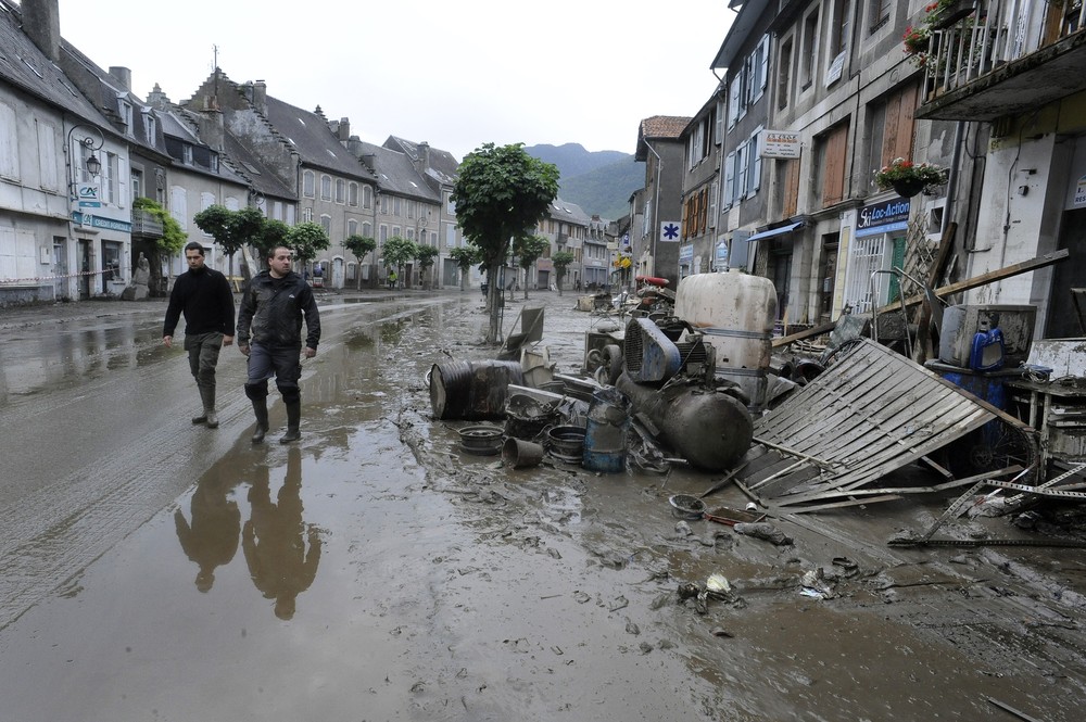 Waters recede to reveal a mudbath