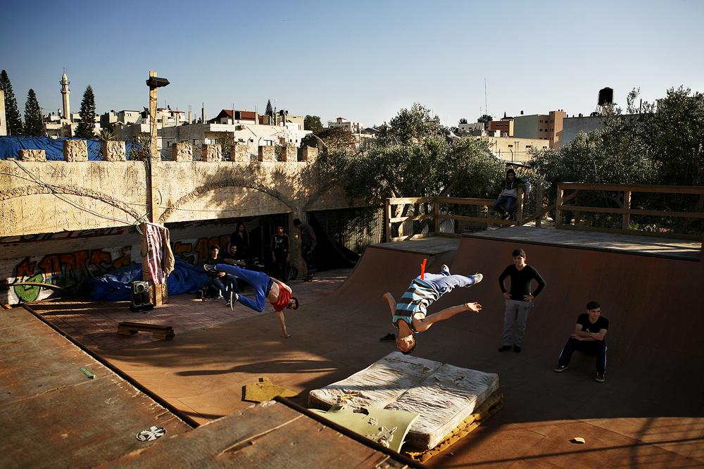 Designed and built by the Dubai-based contemporary art organisation Tashkeel, the ramp opened in 2013 on a piece of land annexed to the zoo and donated by the municipality.