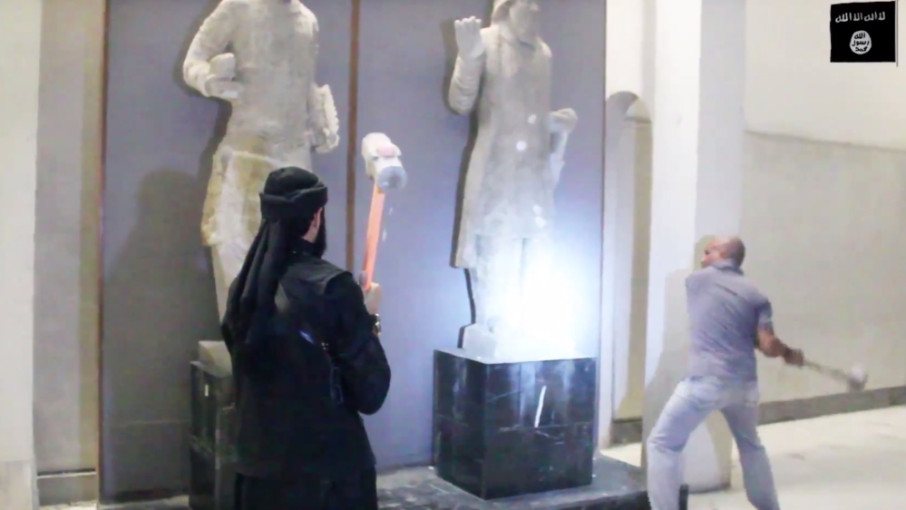 ISIL destroys artifacts at Mosul museum