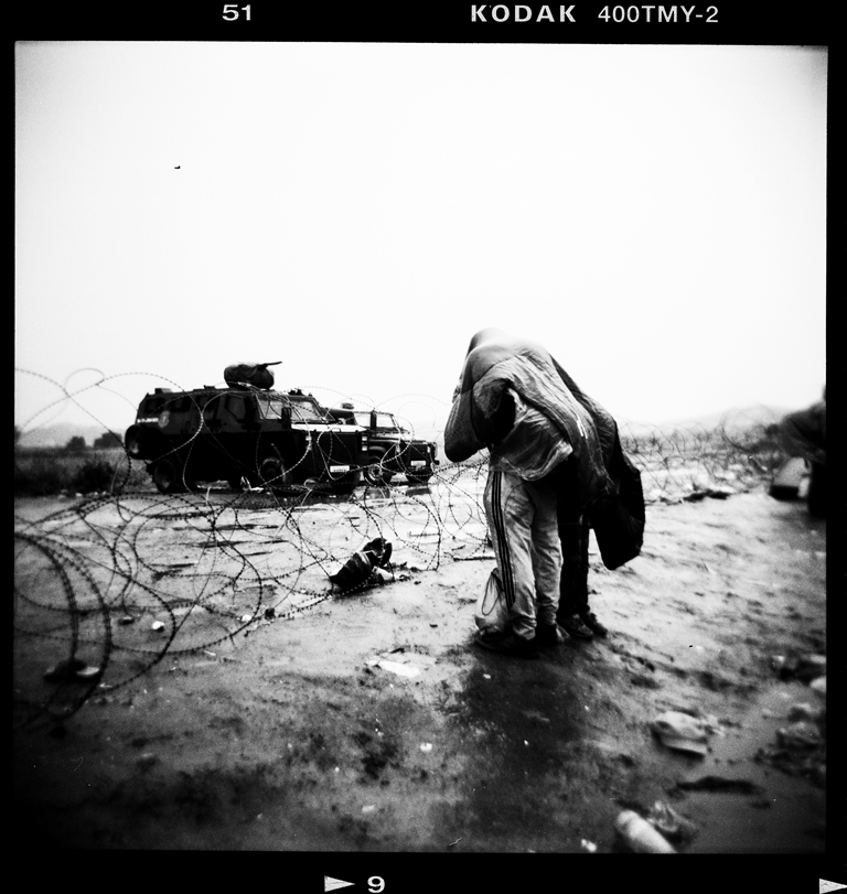 Syrian refugees wait at the border to be allowed to cross from Greece to Macedonia – Idomeni, Greece, August 2015 [Giorgos Moutafis] 