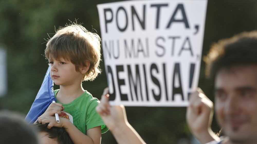DO NOT USE - PEOPLE AND POWER - ROMANIA''S WAR ON CORRUPTION