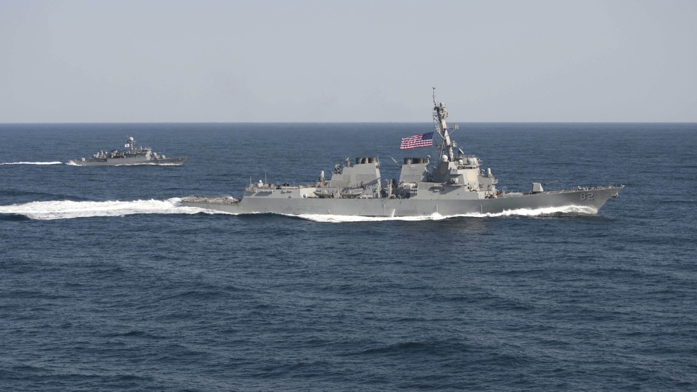 USS Lassen (DDG 82), (R) transits in formation with ROKS Sokcho