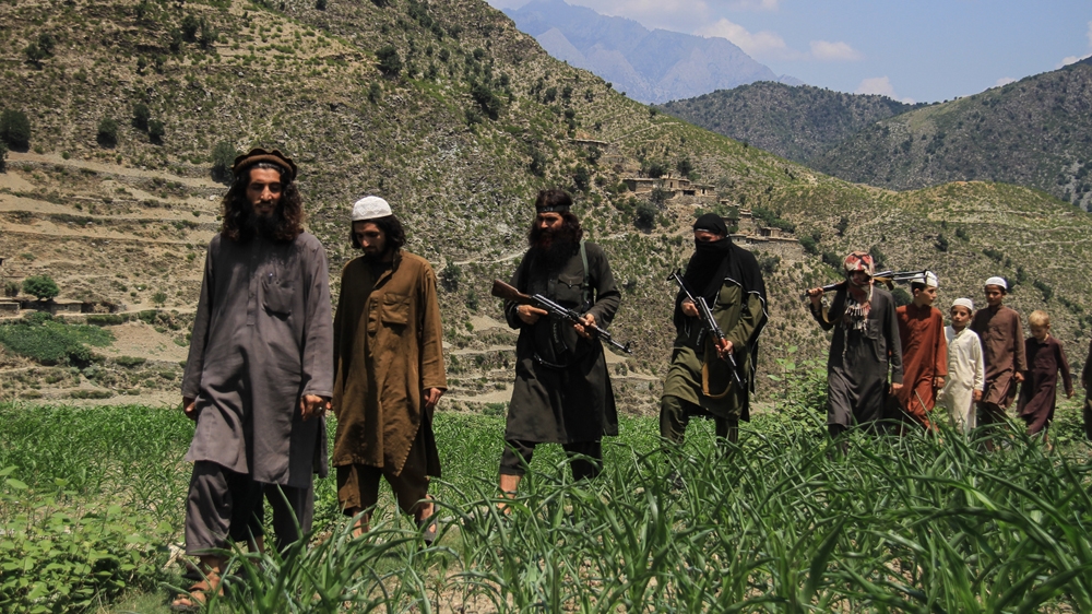 The leading commander of US forces in Afghanistan has downplayed reports that ISIL is gaining a foothold in Afghanistan, calling the group 