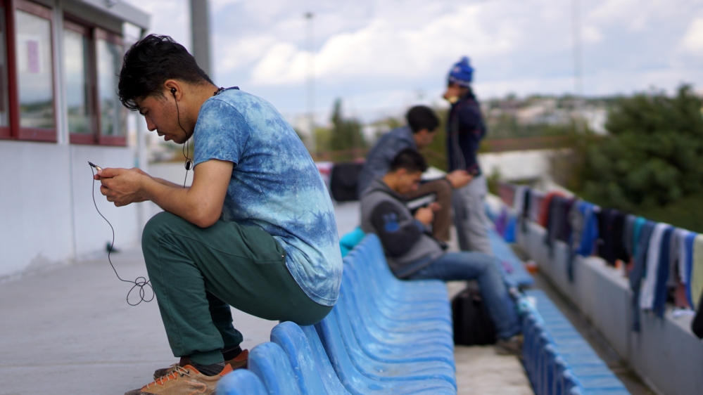 Human Rights Watch has said that the four Balkan countries are exercising 'collective discrimination' by denying those from certain countries access to asylum-seeking procedures [Sorin Furcoi/Al Jazeera]