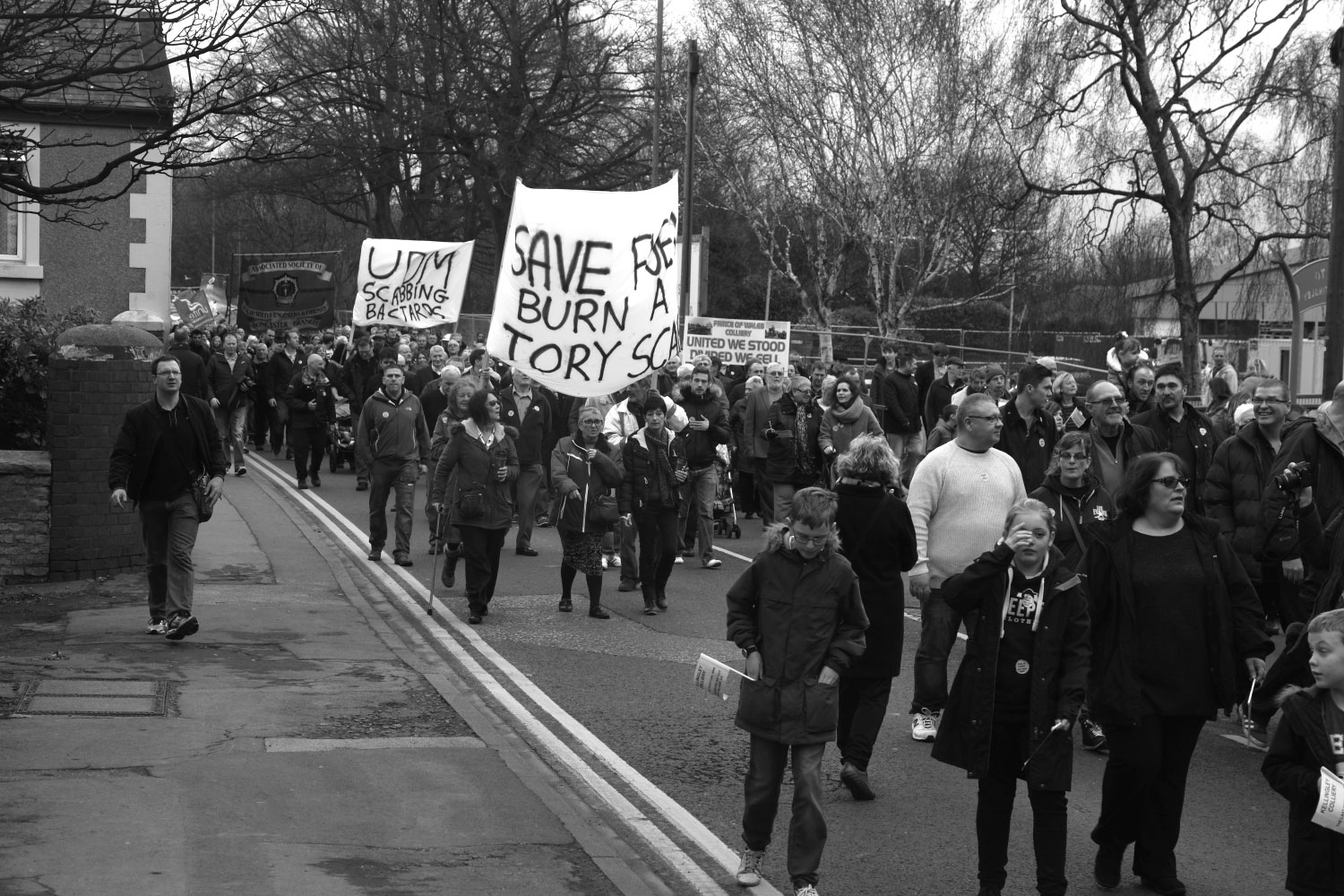 Please Do Not Use/Lights go out on the British coal mining