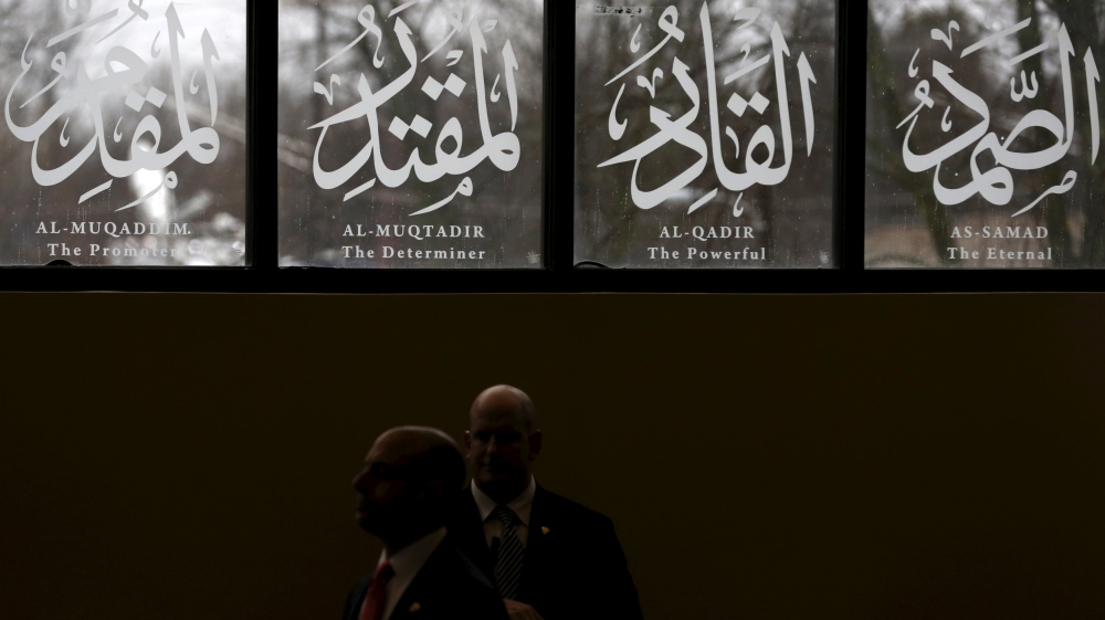 Secret Service agents stand watch nearby as Obama delivers remarks at the Islamic Society of Baltimore mosque in Catonsville, Maryland
