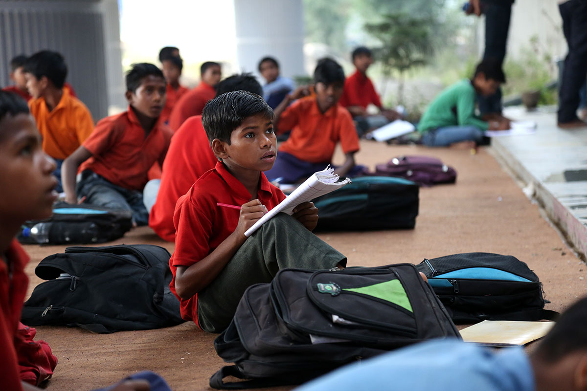 Free school under bridge for poor and needy children [Showkat Shafi/Al Jazeera]