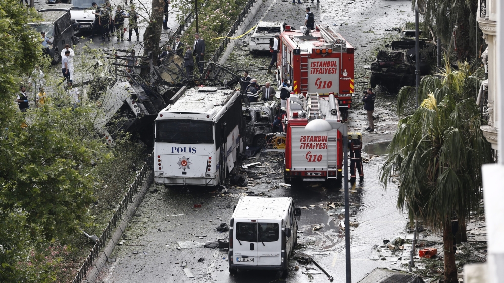 Bomb attack to police bus in central Istanbul