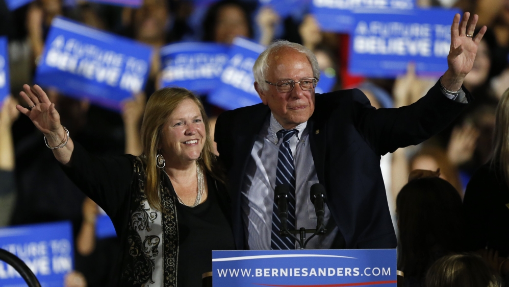 Democratic U.S. presidential candidate Bernie Sanders and wife Jane take the stage in Santa Monica