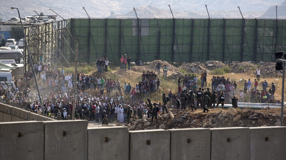Palestinian crossing at Qalandia checkpoint to pray at Al-Aqsa Mosque
