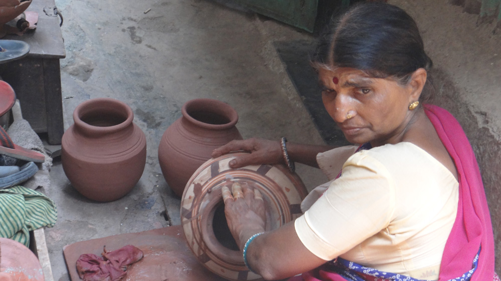 Many artisans work in the slums to support families living in far off villages [Percy Jamshedji/Al Jazeera]