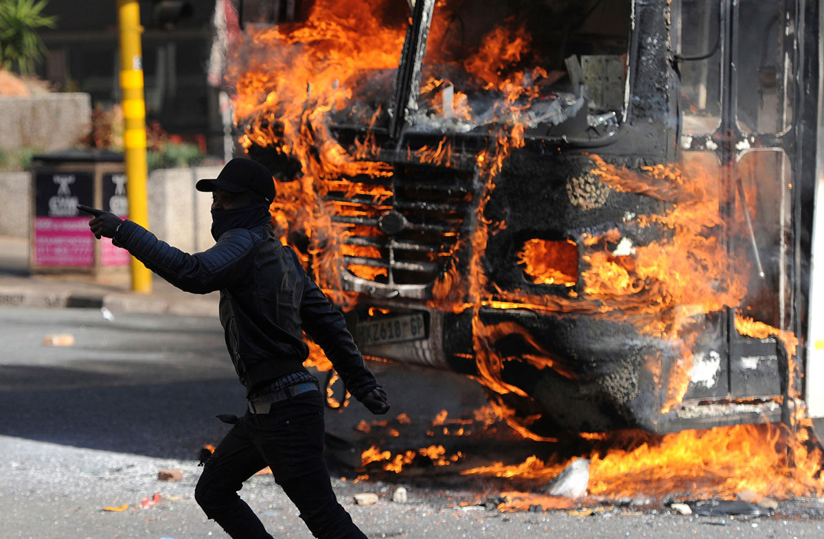South Africa: Students'' fees protests turn violent