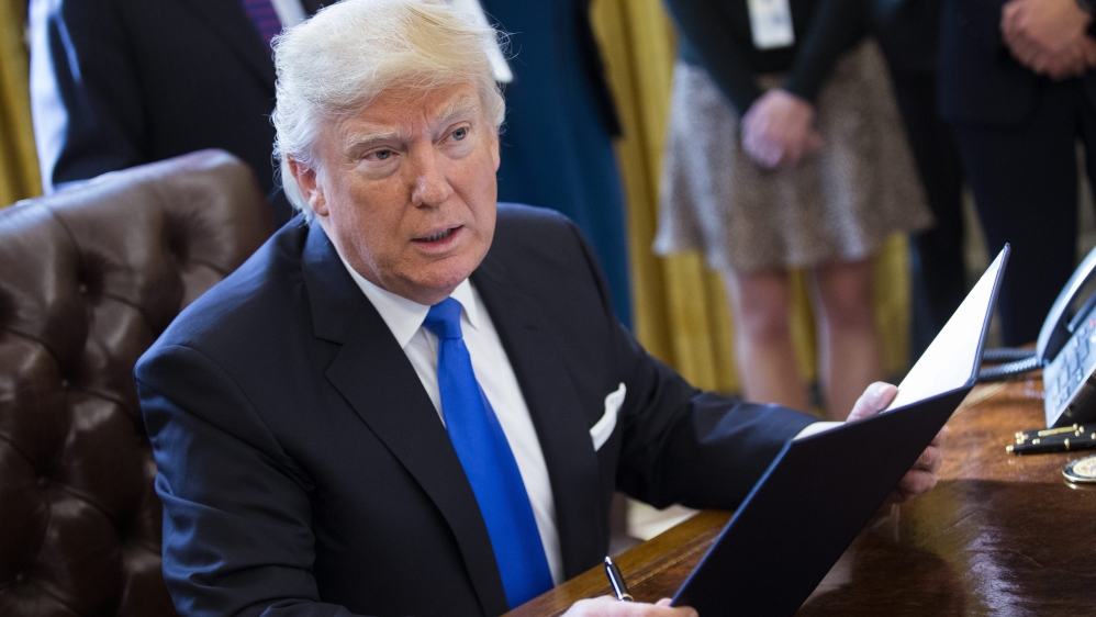 US President Trump signs executive order to allow Dakota, Keystone pipelines