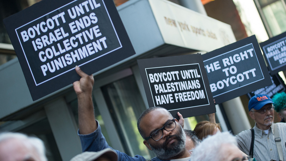 Demonstrators gathered outside New York Governor Andrew Cuomo''s office on 9 June 2016
