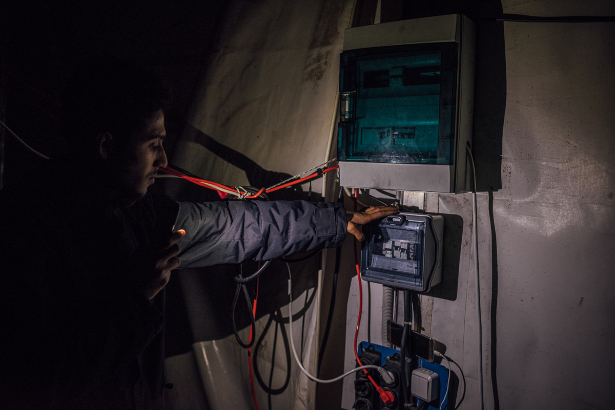 The Greek Islands become a dead end for many refugees 11