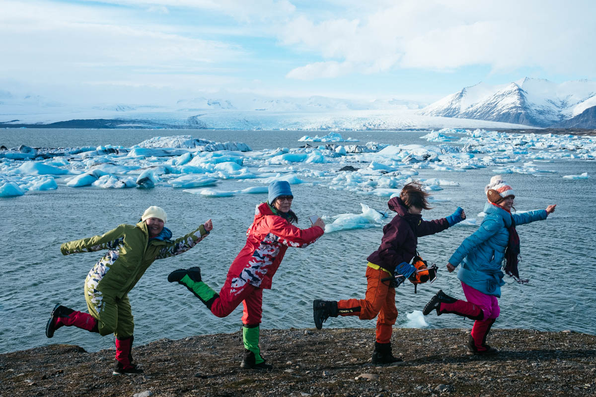 One of Iceland''s most popular tourist destinations, Jökulsárlón has enormous potential. A group of investors, who bought the land from one bank at auction, is determined to fight against the preemptio