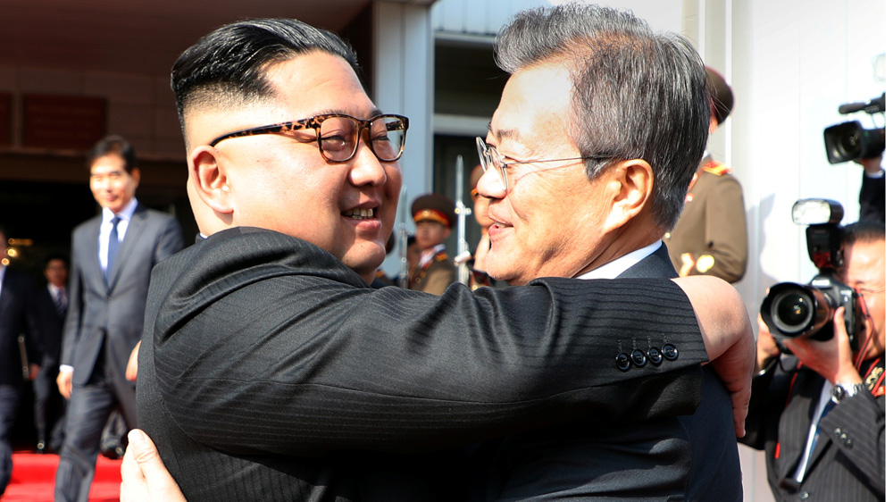Moon Jae-in bids farewell to Kim Jong Un as he leaves after their summit at Panmunjom, North Korea