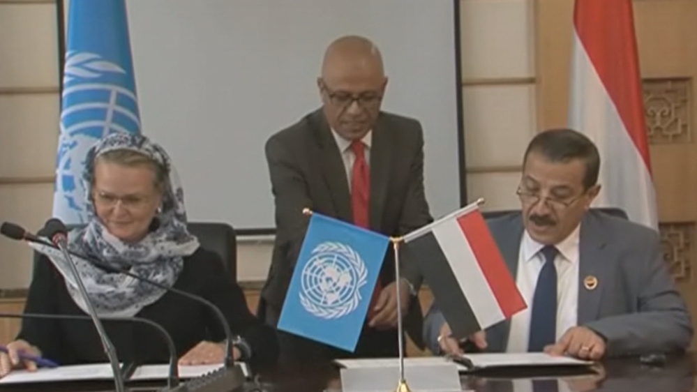 Yemen''s Houthi Foreign Minister Hisham Sharaf Abdullah and the UN Humanitarian Coordinator in Yemen, Lise Grande