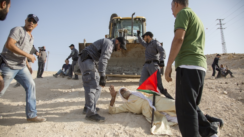 Israel arrests 4 activists in Bedouin hamlet
