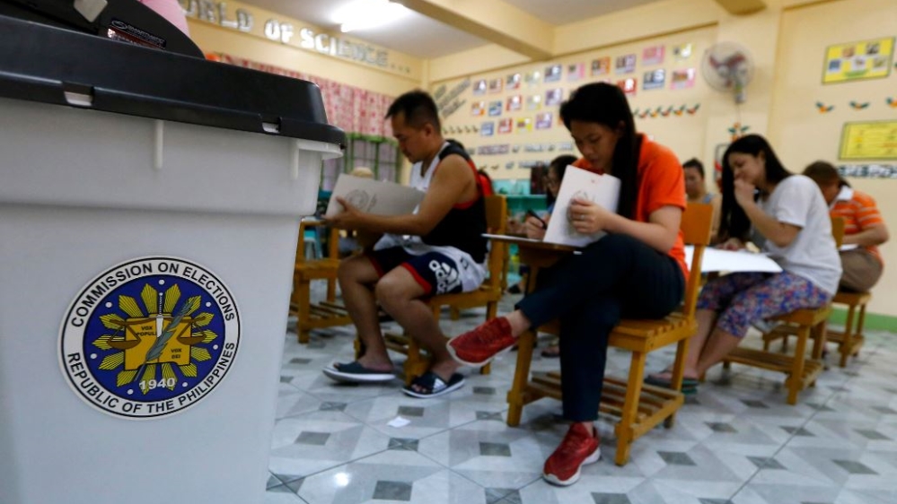 Filipinos vote for the country''s midterm elections