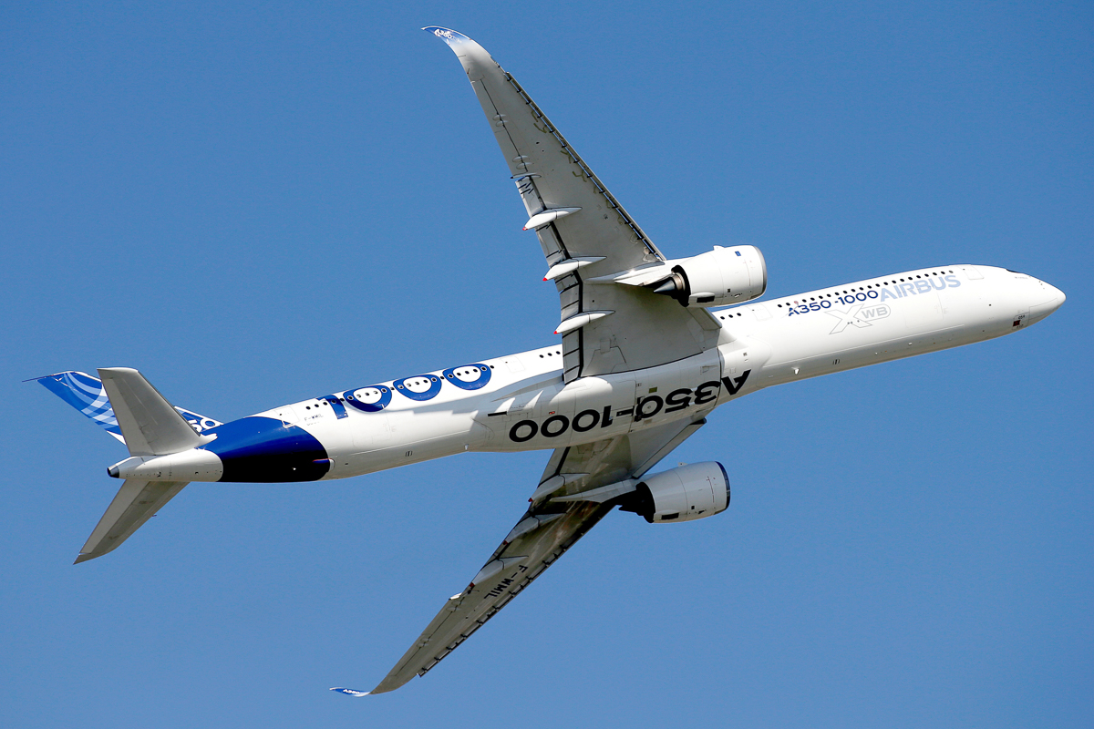 An Airbus A350-1000 performs during the inauguration of the 53rd International Paris Air Show at Le Bourget Airport near Paris, France, June 17, 2019. REUTERS/Pascal Rossignol