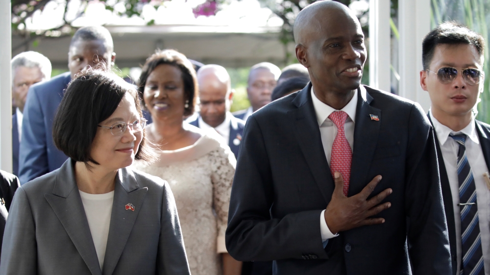 Taiwan’s President Tsai Ing-wen and Haiti’s President Jovenel Moise visit an exhibition in Port-au-Prince