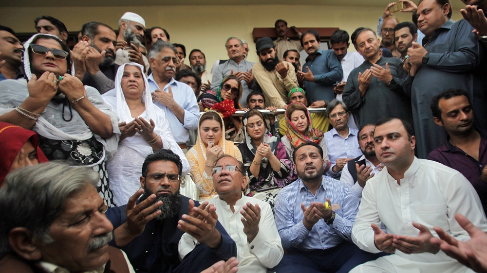 Supporters of Sharif prayed for his health outside the Services Hospital in Lahore on Thursday