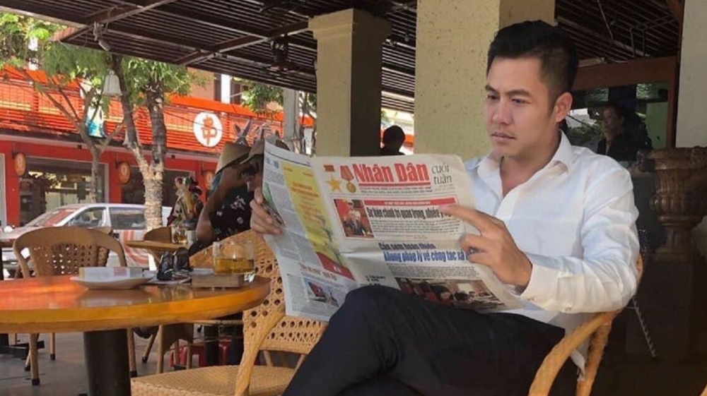 In 2018, Bao Trung started his Facebook page called ‘Bao Sach’ (Clean Newspaper) with five other independent journalists
