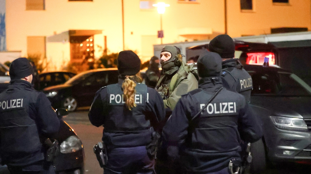 German special forces prepare to search an area after a shooting in Hanau near Frankfurt, Germany, February 20, 2020. REUTERS/Kai Pfaffenbach