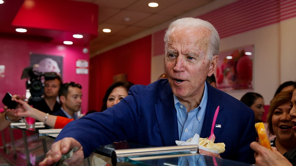 Democratic US presidential candidate and former US Vice President Joe Biden pays for ice-cream at La Michoacana during the state’s Super Tuesday Democratic presidential primary election in Los Angeles, California