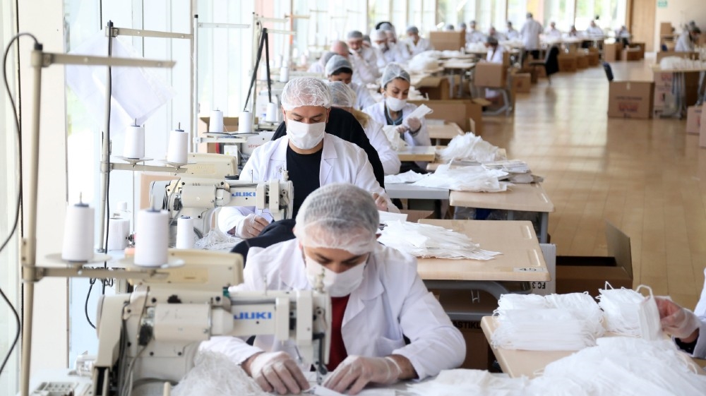 Employees of Ankara Metropolitan Municipality youth center sews face masks, in Ankara, Turkey, on April 28, 2020, amid the spread of the novel COVID-19 coronavirus. Adem ALTAN / AFP