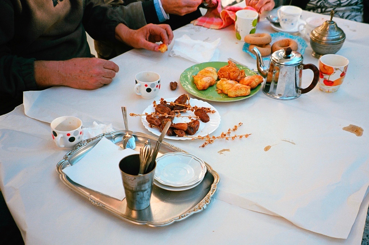 A traditional afternoon coffee break in Algiers [Photo courtesy of Nora Belblidia]