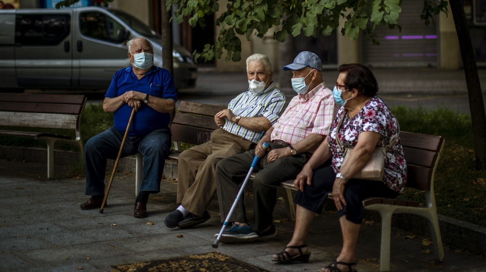 Elder people wearing face masks sit on a bench in a square in Barcelona, Spain, Sunday, May 31, 2020. Spanish Prime Minister Pedro Sánchez says he will ask Spain''s Parliament for a final two-week ext