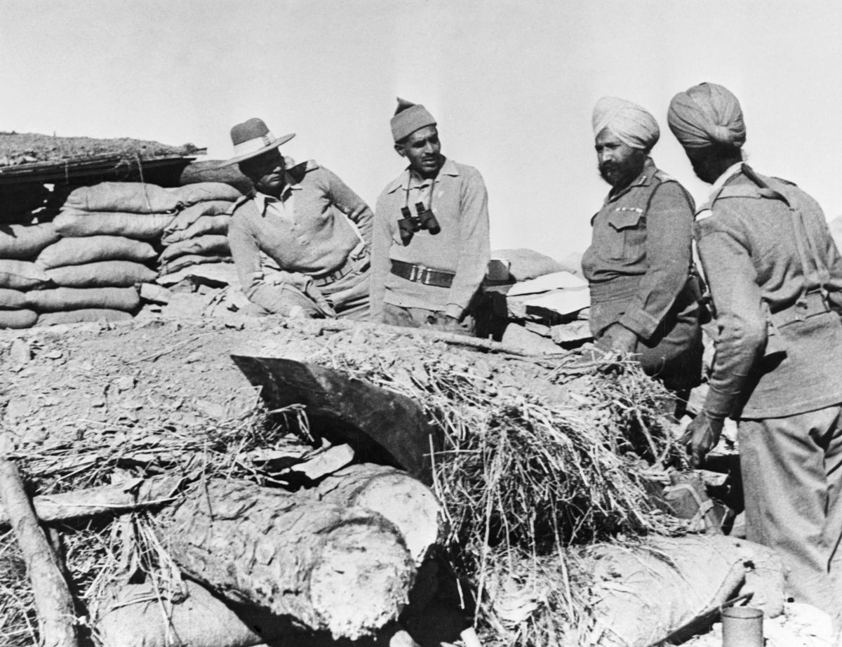 Indian officers occupying a fort on the Ladakh border during the war between India and China, 1962. (Photo by © Hulton-Deutsch Collection/CORBIS/Corbis via Getty Images)