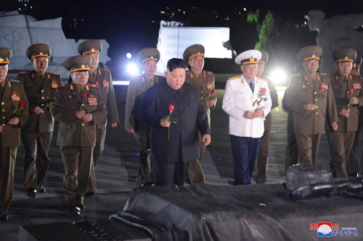 epa08568097 A photo released by the official North Korean Central News Agency (KCNA) shows Kim Jong-Un (C), chairman of the Workers'' Party of Korea, chairman of the State Affairs Commission of the Dem