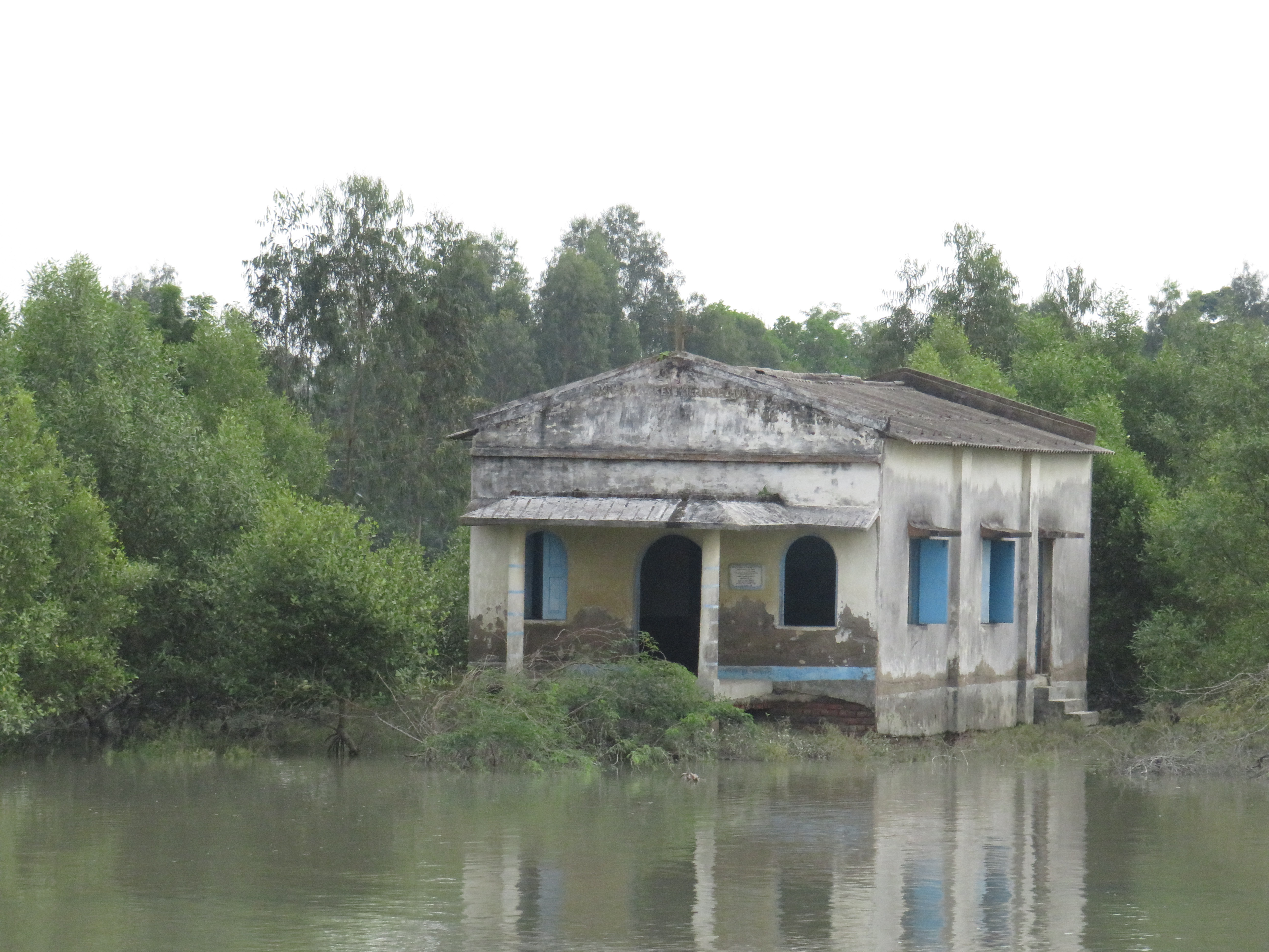 An abandoned house at the edge of the Muriganga River in the Sundarbans