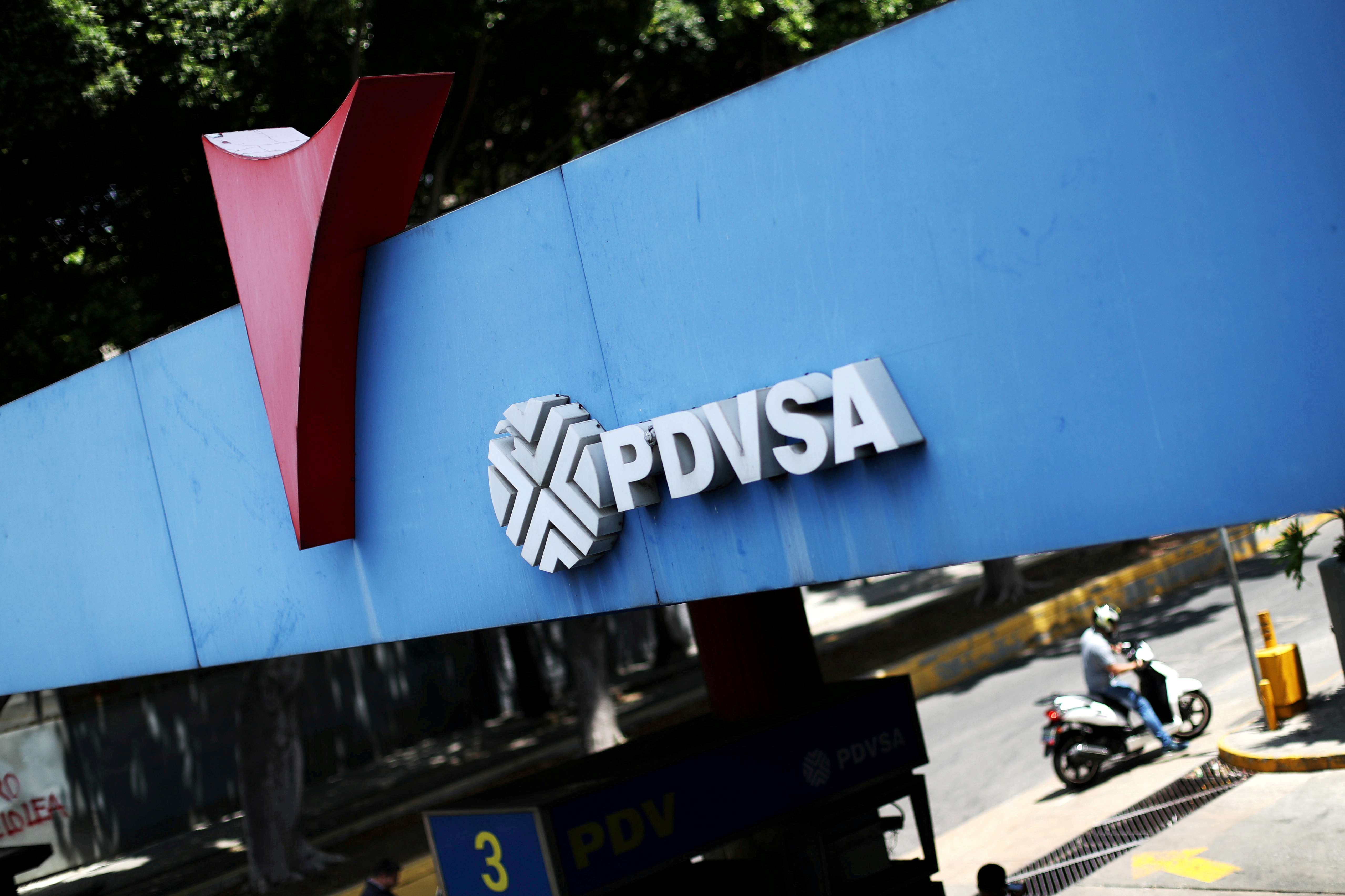 The roof of a gas station with the PDSVA logo.