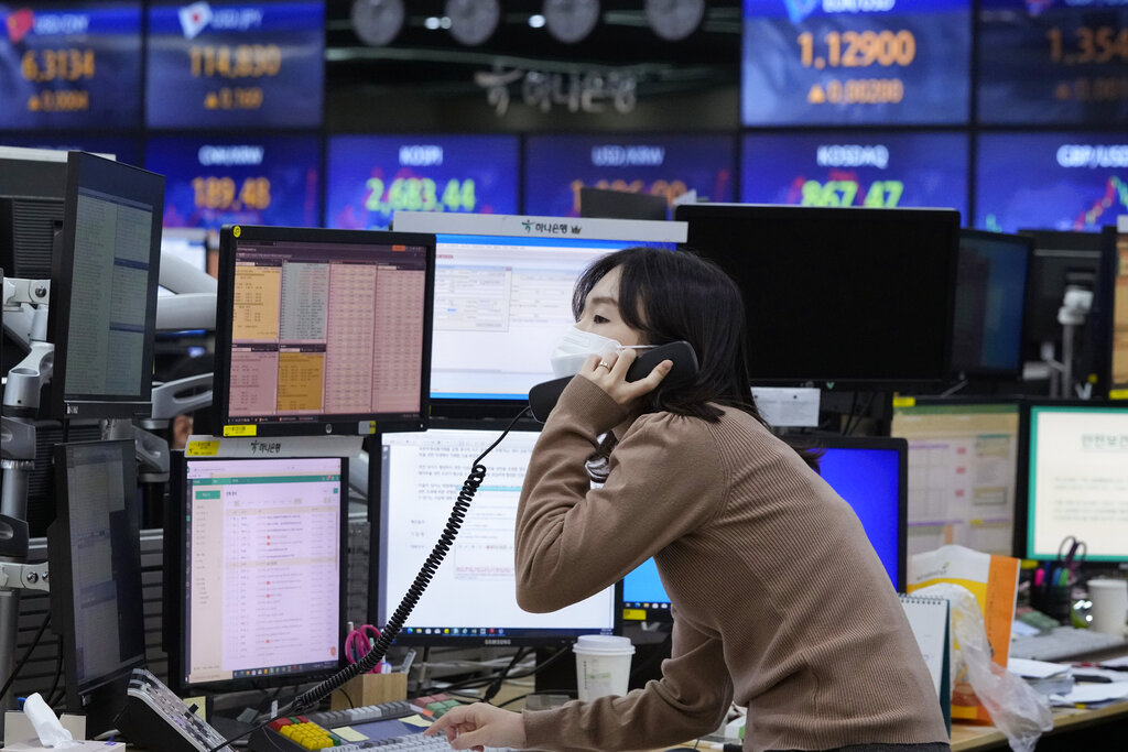 A currency trader talks on the phone