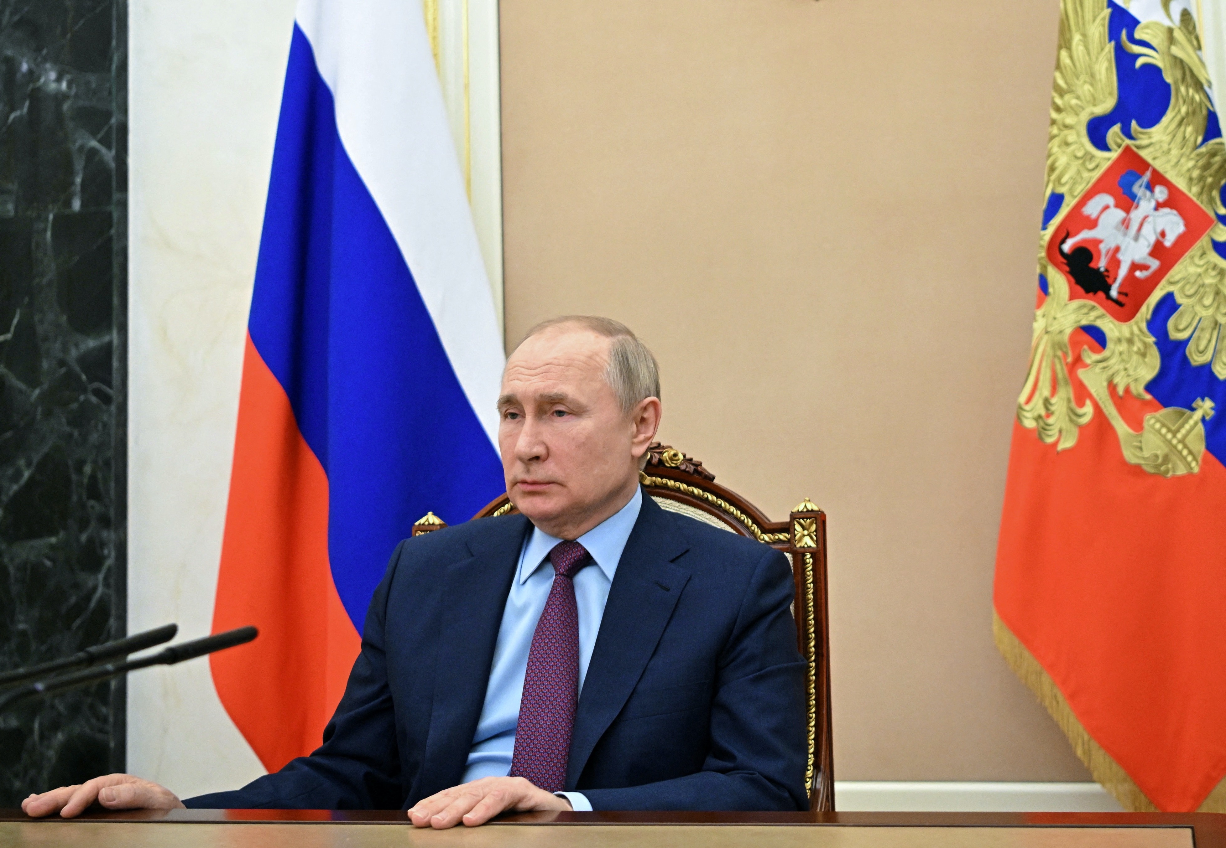 Russian President Vladimir Putin held a meeting with Foreign Minister Sergey Lavrov on Monday on diplomatically resolving the Ukraine crisis