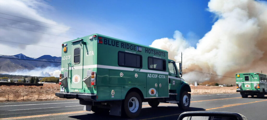 Wildfire firefighters rushed to contain the ‘Tunnel Fire’ in Arizona [Cheryl L Miller-Woody via AP]