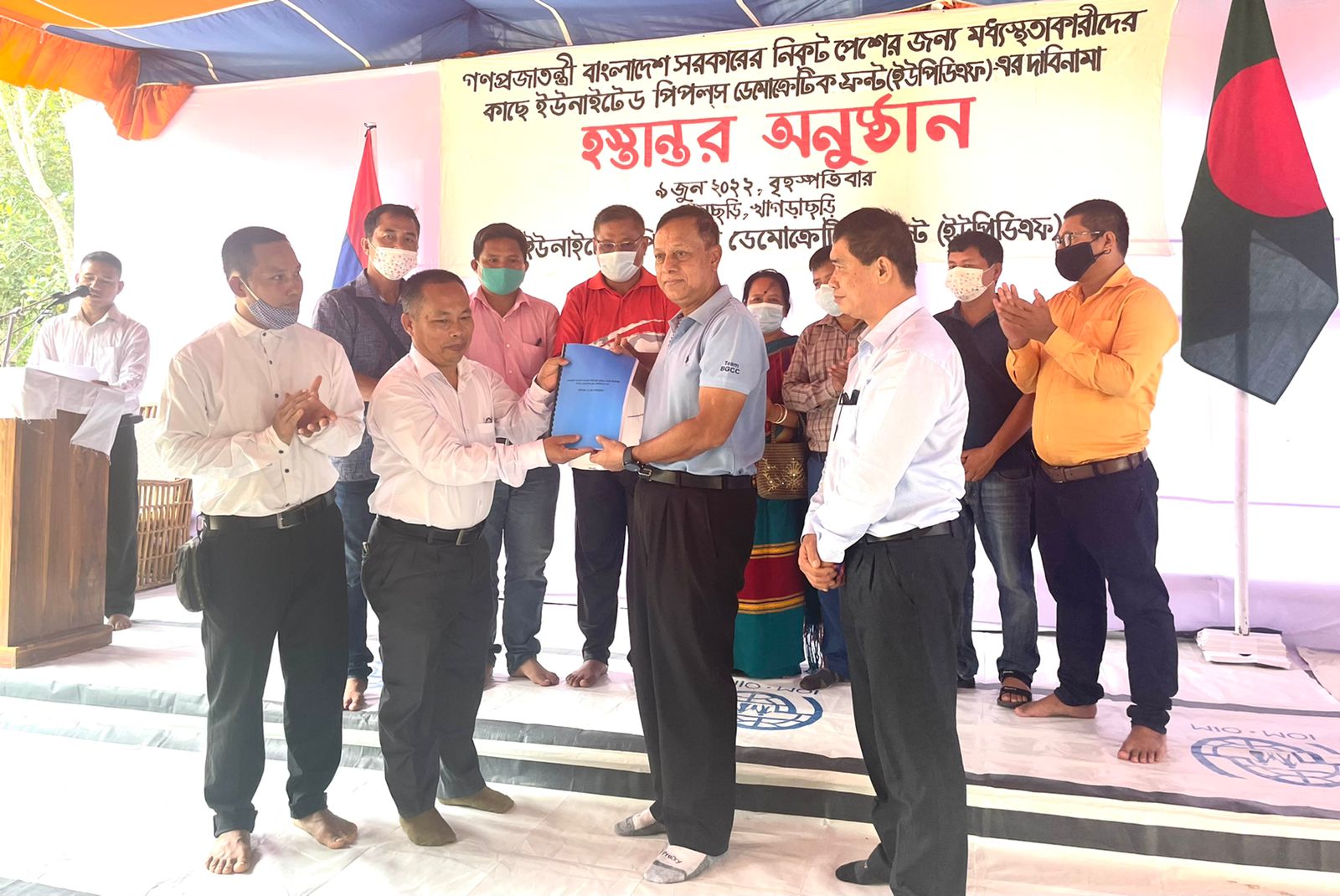 Bangladesh group peace offer