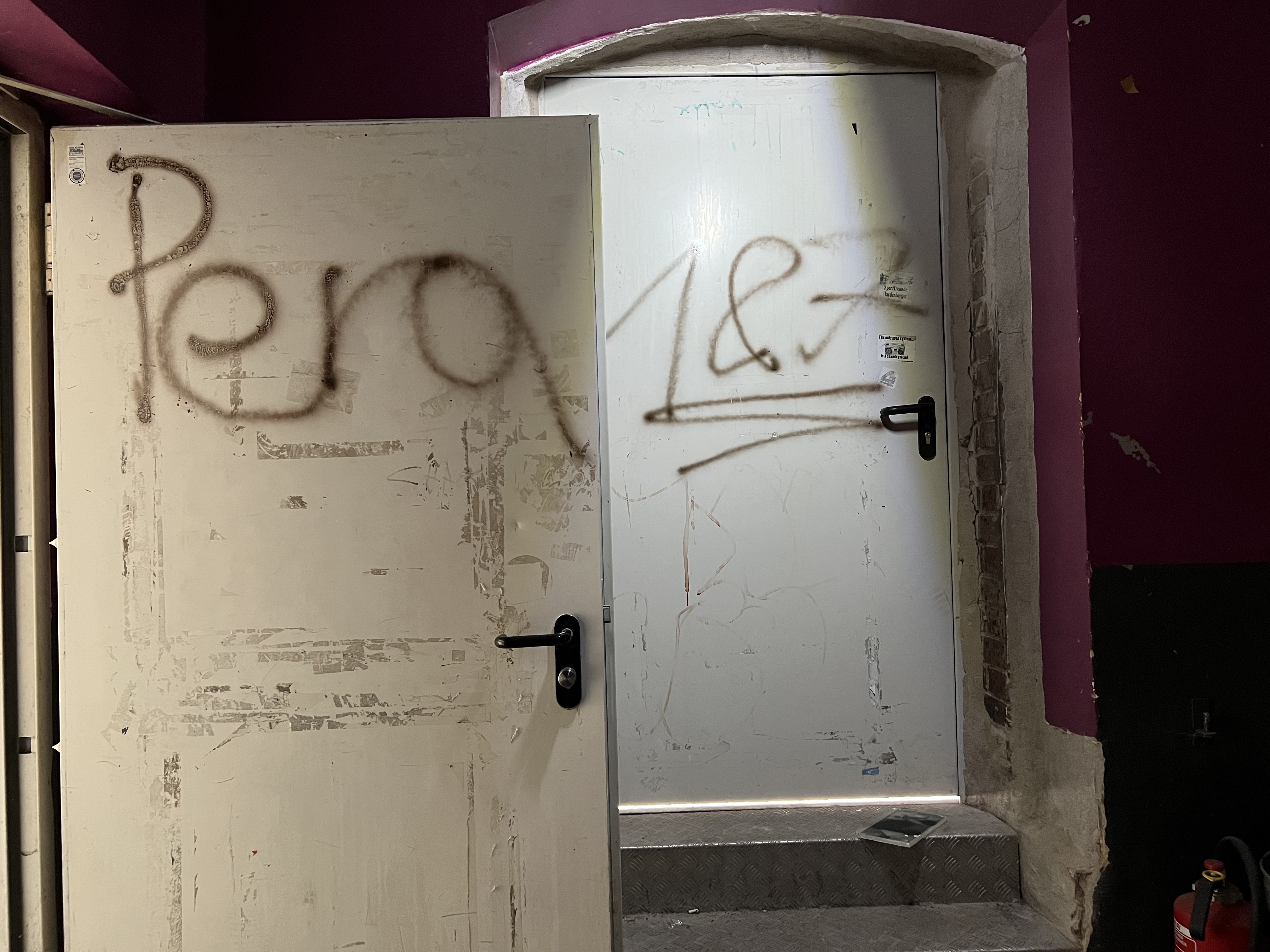 Prestigious art expedition's halls hosting Palestinian artists was left spray-painted with death threats on the walls