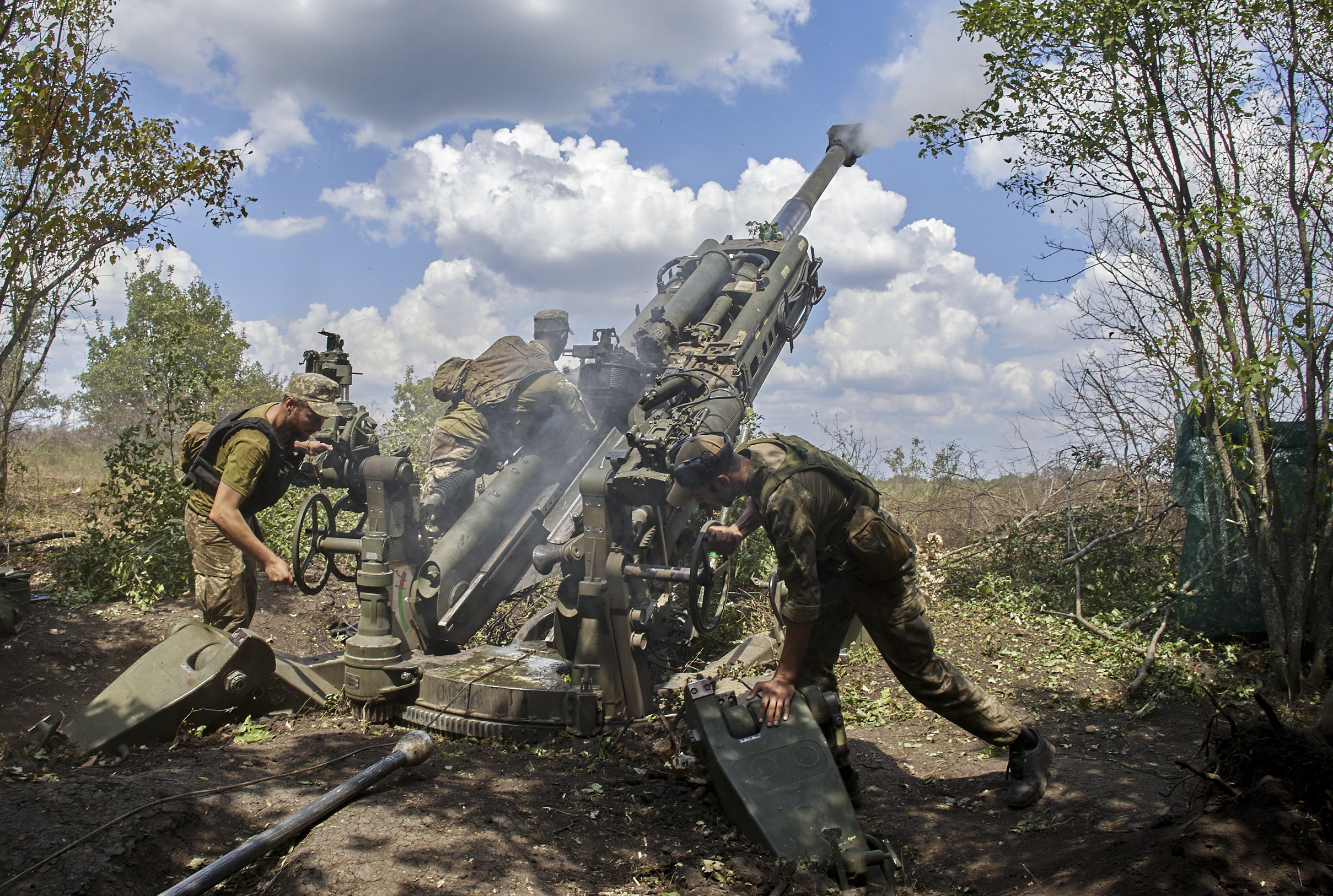 Ukrainian servicemen