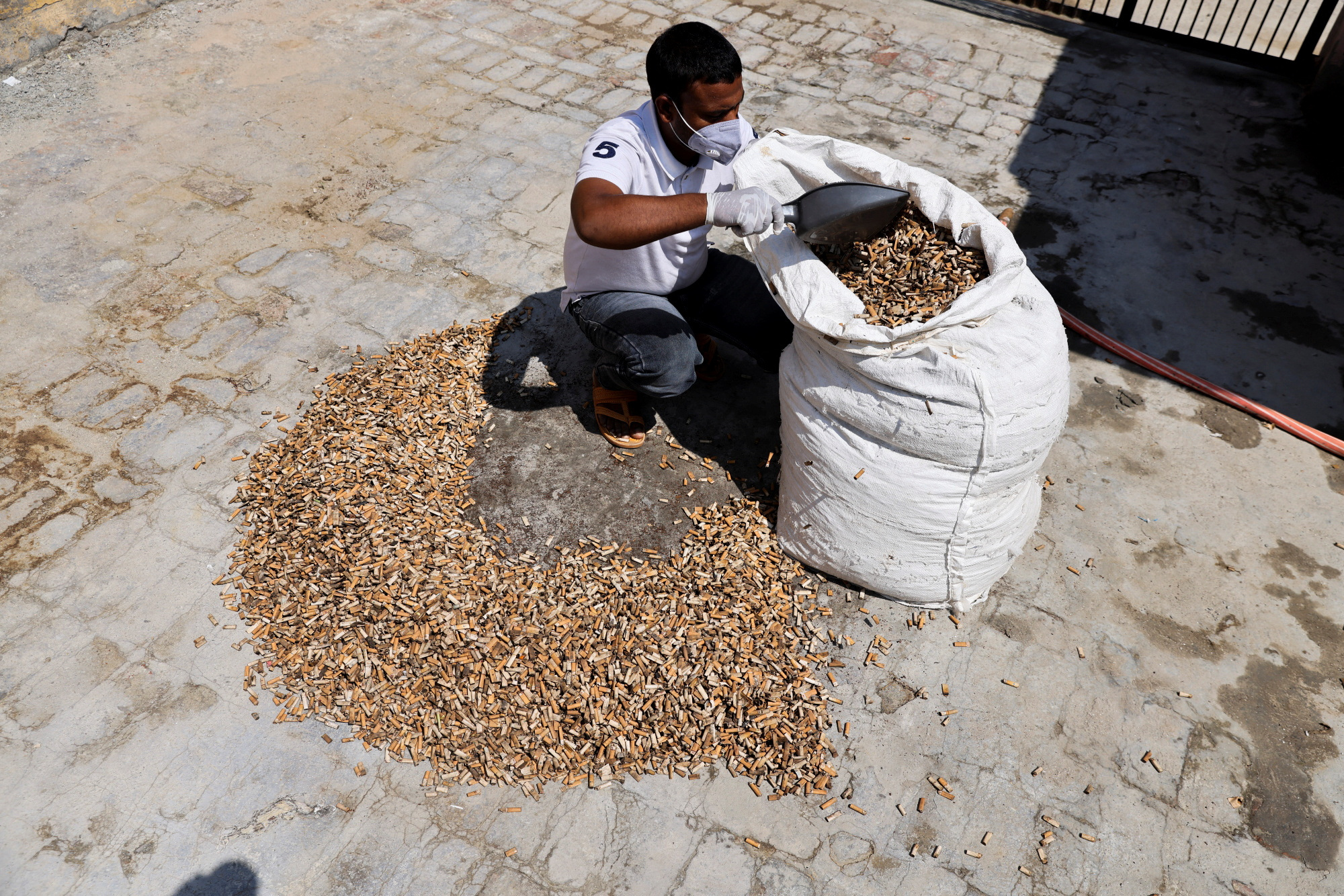 Indian factory reprocesses cigarette ends