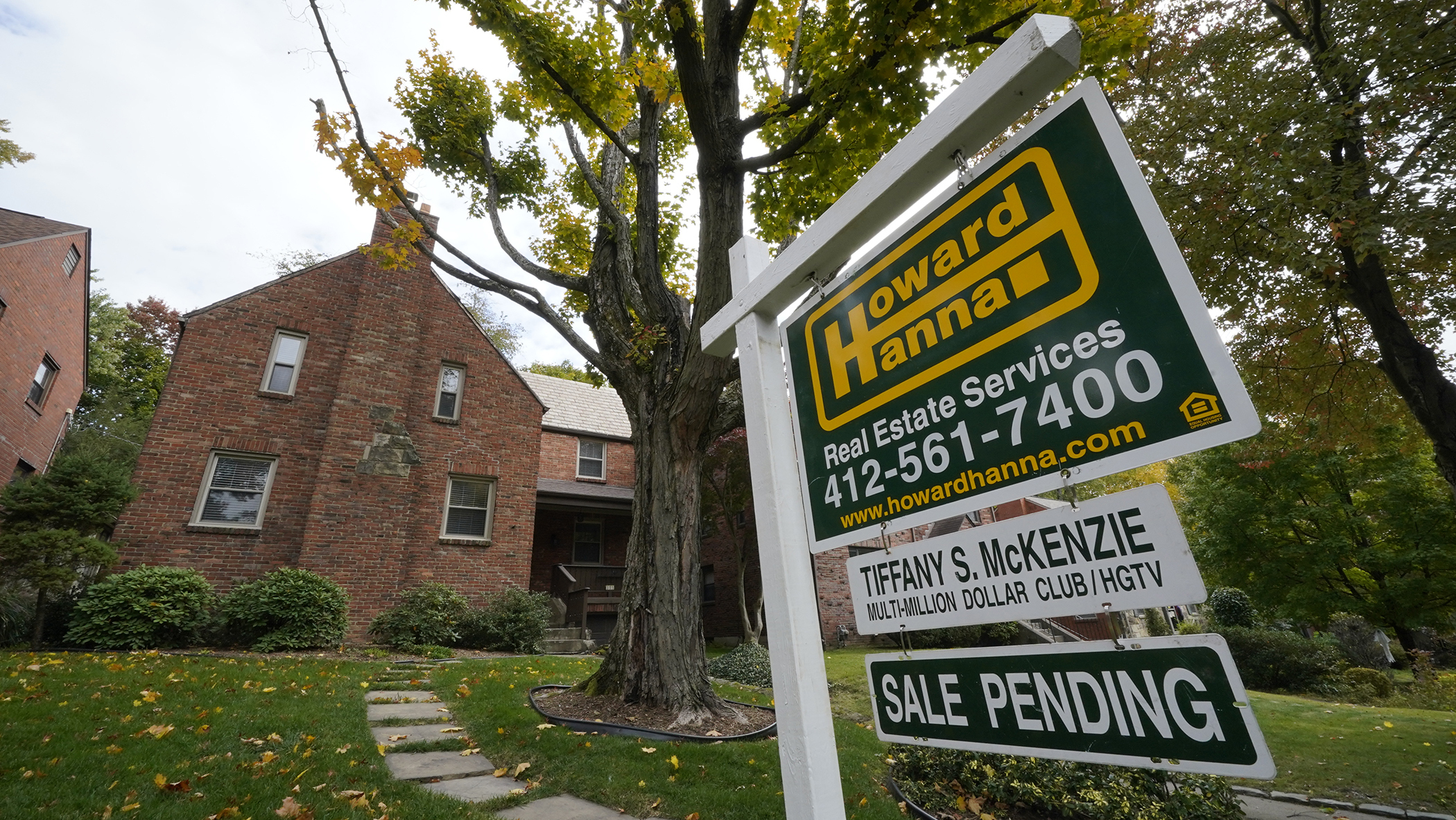 This is a home in Mount Lebanon, Pa., US with a sale pending sign outside