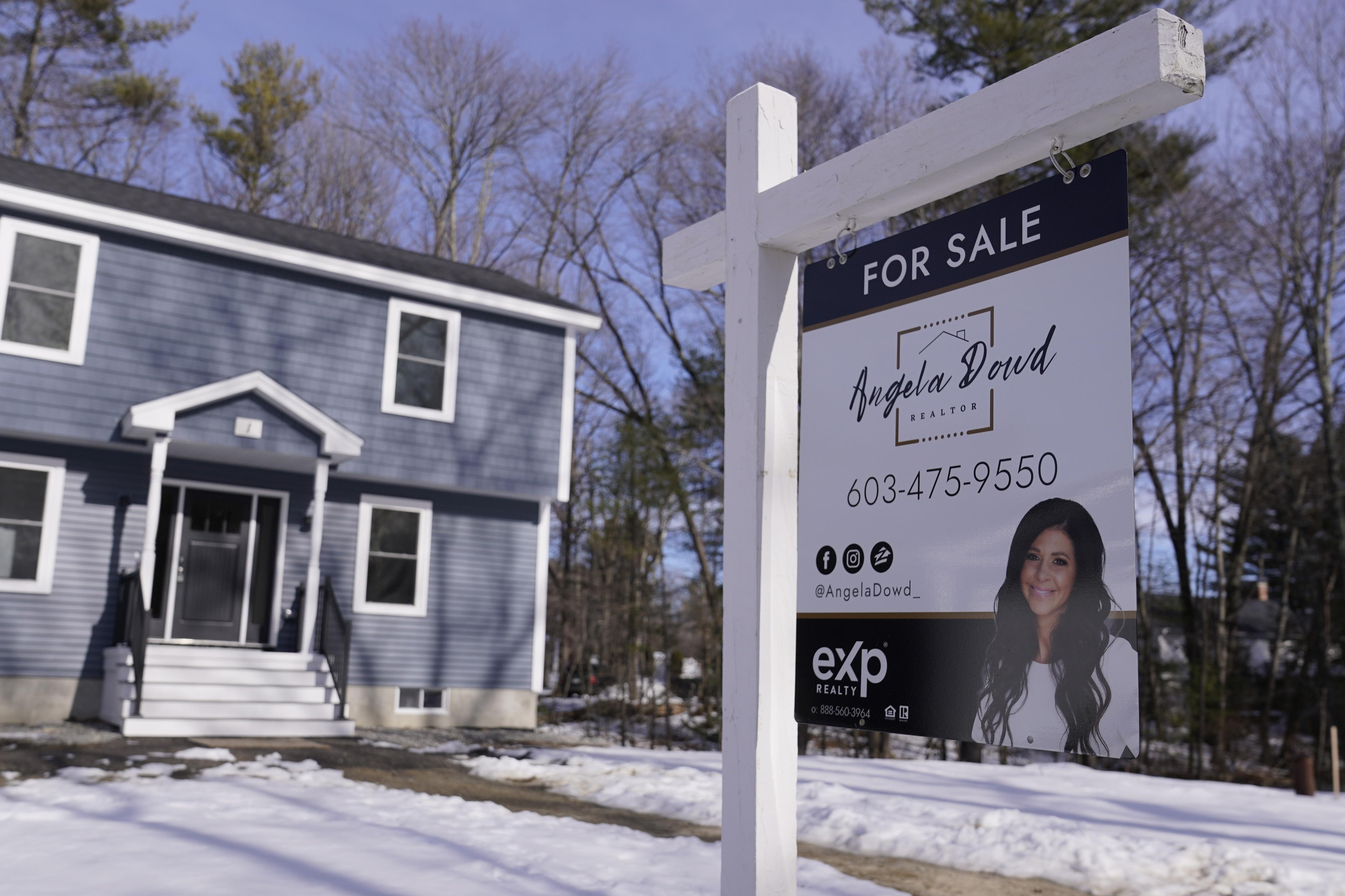 A "For Sale" sign is posted outside a single family home in Derry, NH, US